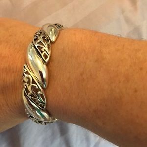 Silver elastic bracelet.